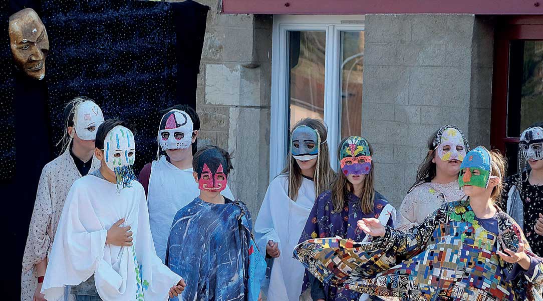 Stage théâtre, Arts plastiques - Histoires en village : le plaisir de la chute